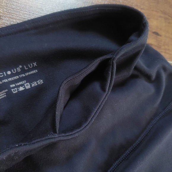 Yogalicious Lux Squat Proof Yoga Shorts Size Small - Picture 7 of 8